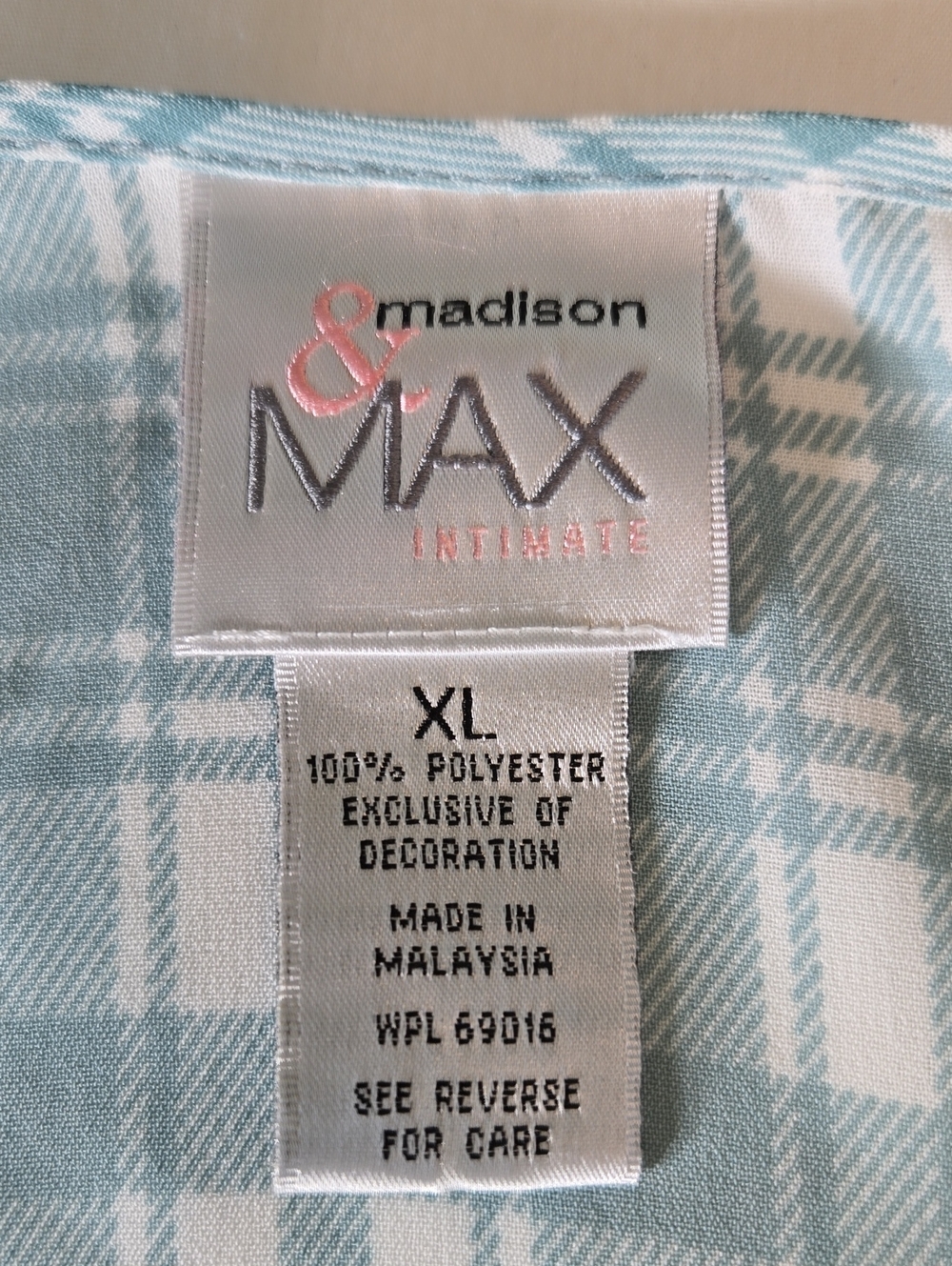 Madison & Max Robe & Gown - Picture 2 of 8